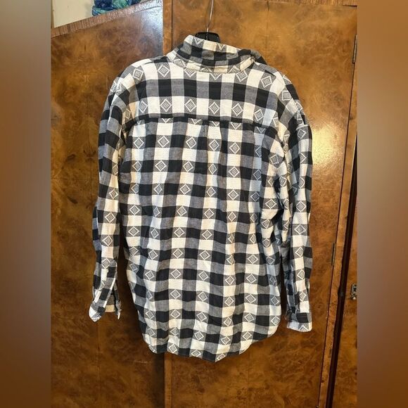 Black and White Plaid Button-Up Shirt - Picture 5 of 7
